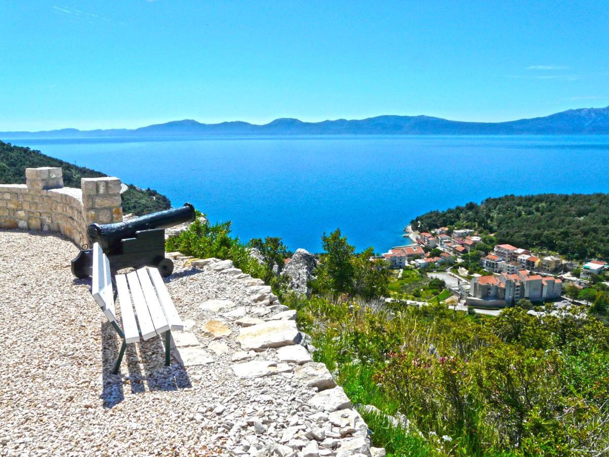 Stina Drvenik * Drvenik (Split-Dalmatia)